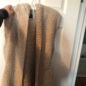 Fluffy vest, barely worn